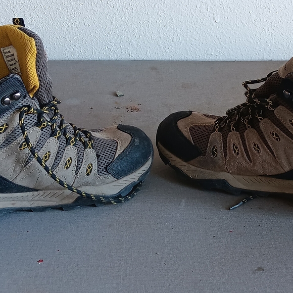 Eddie Bauer Kids Hiking Shoes - Black and Yellow